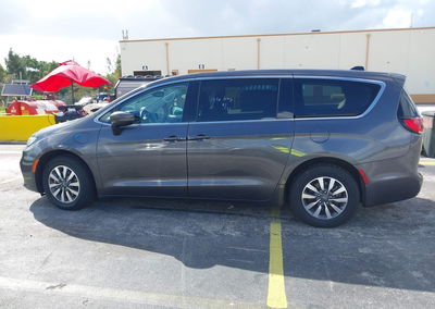 2023 Chrysler Pacifica Hybrid Touring L, пошкодження: Днище, Iaai лот 40645581, фото 14 з 21