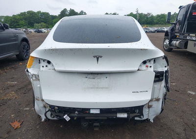 2021 Tesla Model Y Long Range Dual Motor All-wheel Drive, uszkodzenie: Tył, Iaai lot 45393228, zdjęcie 16 z 18