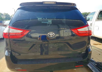2019 Toyota Sienna Xle 8-passenger, daño Frontal, Copart lote 61553486, foto 6 de 15