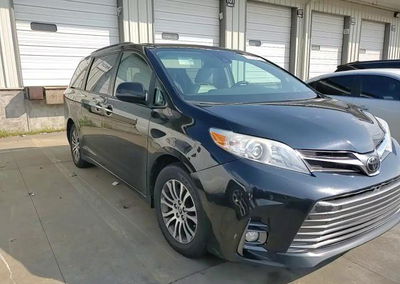 2019 Toyota Sienna Xle 8-passenger, daño Frontal, Copart lote 61553486, foto 14 de 15