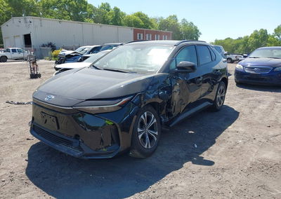 2025 Toyota Bz4x Xle, daño Lateral izquierdo, Iaai lote 45287486, foto 2 de 17