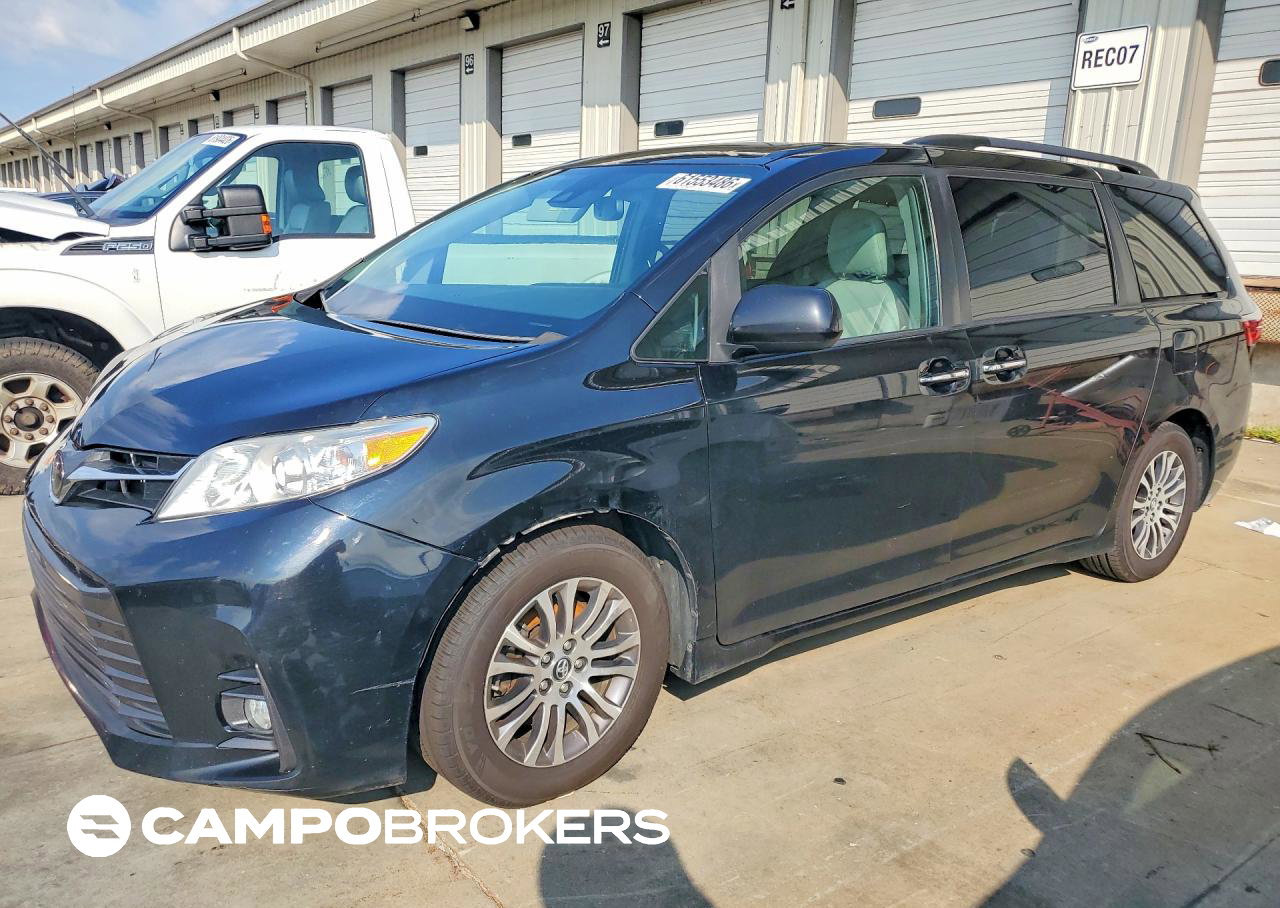 2019 Toyota Sienna Xle 8-passenger, daño Frontal, Copart lote 61553486