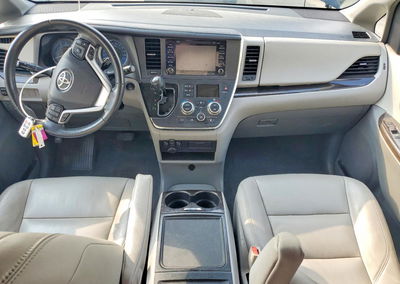 2019 Toyota Sienna Xle 8-passenger, daño Frontal, Copart lote 61553486, foto 8 de 15