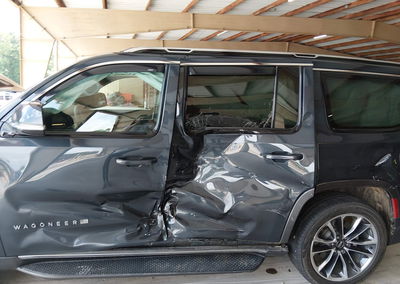 2022 Jeep Wagoneer Series Ii 4x2, daño Lateral izquierdo, Iaai lote 45343001, foto 6 de 16