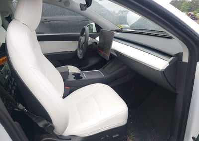 2021 Tesla Model Y Long Range Dual Motor All-wheel Drive, uszkodzenie: Tył, Iaai lot 45393228, zdjęcie 5 z 18