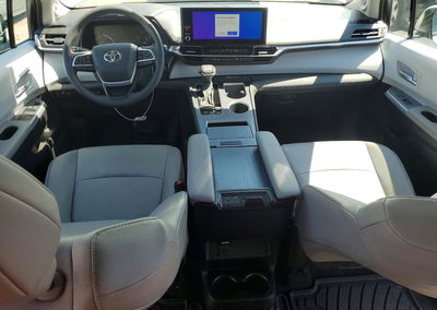 2025 Toyota Sienna Xle 7-passenger, uszkodzenie: Przód, Copart lot 58152076, zdjęcie 8 z 14