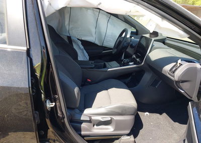 2025 Toyota Bz4x Xle, daño Lateral izquierdo, Iaai lote 45287486, foto 5 de 17