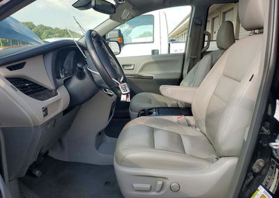 2019 Toyota Sienna Xle 8-passenger, daño Frontal, Copart lote 61553486, foto 7 de 15