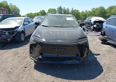 2025 Toyota Bz4x Xle, daño Lateral izquierdo, Iaai lote 45287486, foto 13 de 17