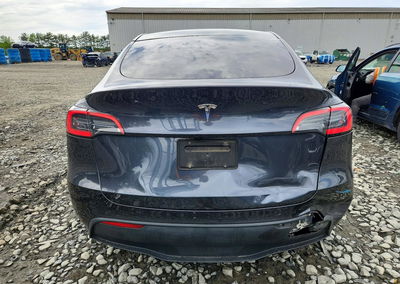 2025 Tesla Model Y, daño Lateral, Copart lote 54115186, foto 6 de 12
