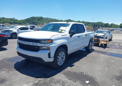 2021 Chevrolet Silverado 1500 4wd  Short Bed Custom, daño Lateral derecho, Iaai lote 45359032, foto 2 de 6