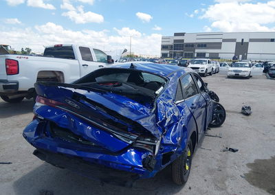 2026 Hyundai Elantra Sel Sport Premium, daño Volcadura, Iaai lote 45343949, foto 4 de 16