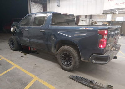 2022 Chevrolet Silverado 1500 4wd  Short Bed Custom, Front End damage, Iaai lot 45595522, photo 3 of 17