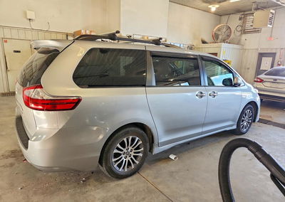 2020 Toyota Sienna Xle 8-passenger, Minor Dents/Scratches damage, Copart lot 59659656, photo 3 of 6