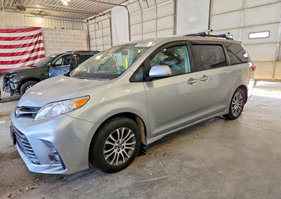 2020 Toyota Sienna Xle 8-passenger, Minor Dents/Scratches damage, Copart lot 59659656