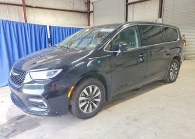 2023 Chrysler Pacifica Hybrid Touring L, Minor Dents/Scratches damage, Copart lot 61994446