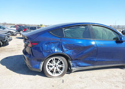 2022 Tesla Model Y Long Range Dual Motor All-wheel Drive, daño Trasero derecho, Iaai lote 44590824, foto 6 de 6