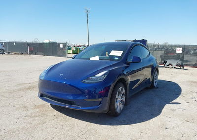 2022 Tesla Model Y Long Range Dual Motor All-wheel Drive, daño Trasero derecho, Iaai lote 44590824, foto 2 de 6
