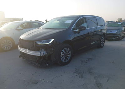 2023 Chrysler Pacifica Hybrid Touring L, пошкодження: Передня частина, Iaai лот 45818885, фото 2 з 6