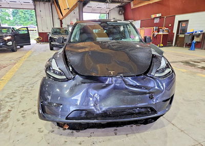 2024 Tesla Model Y, daño Frontal, Copart lote 59673796, foto 5 de 6