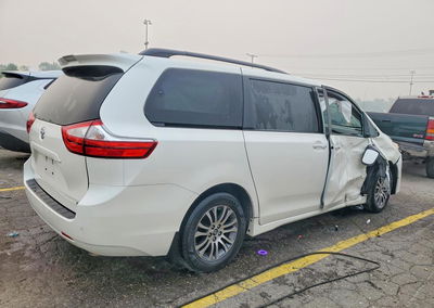 2019 Toyota Sienna Xle Premium 8-passenger, uszkodzenie: Przód, Copart lot 59738126, zdjęcie 3 z 6
