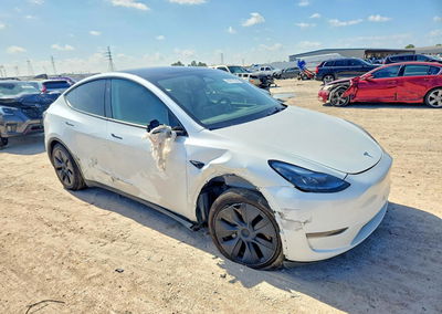 2025 Tesla Model Y, пошкодження: Бік, Copart лот 62217566, фото 4 з 13