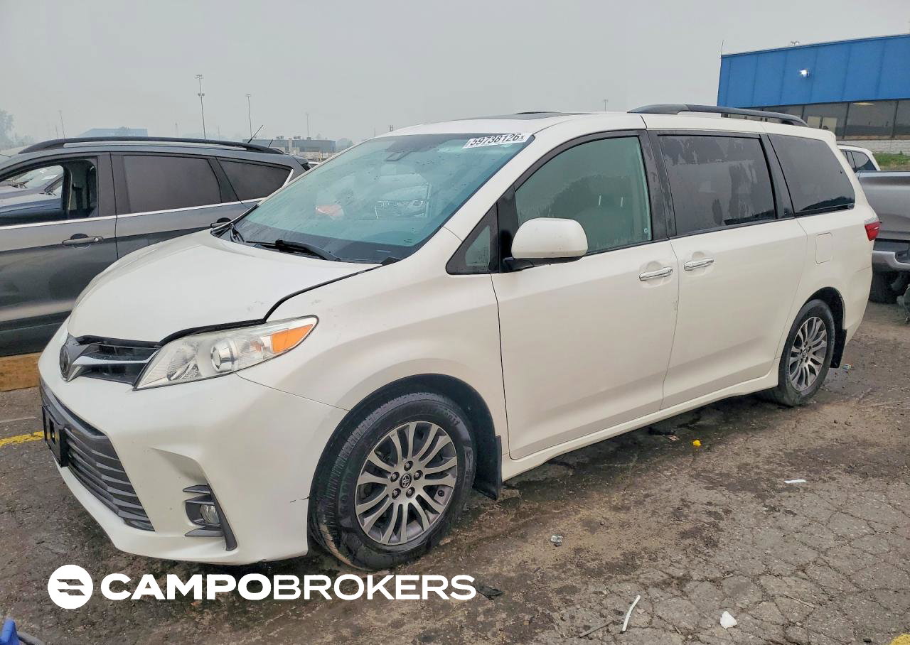 2019 Toyota Sienna Xle Premium 8-passenger, uszkodzenie: Przód, Copart lot 59738126