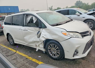 2019 Toyota Sienna Xle Premium 8-passenger, uszkodzenie: Przód, Copart lot 59738126, zdjęcie 4 z 6