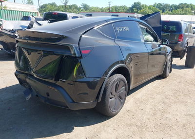 2026 Tesla Model Y Premium Rear-wheel Drive/rear-wheel Drive, daño Front & Rear, Iaai lote 45273811, foto 4 de 6