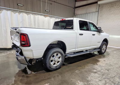 2026 Ram 2500 Big Horn, uszkodzenie: Tył, Copart lot 65372316, zdjęcie 3 z 6