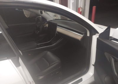 2021 Tesla Model Y Standard Range Rear-wheel Drive, daño Suspensión, Iaai lote 45604264, foto 5 de 14