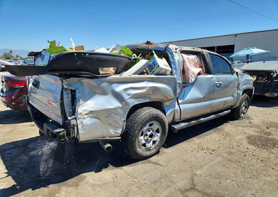 2022 Toyota Tacoma Sr, daño Volcadura, Copart lote 61837076, foto 3 de 6