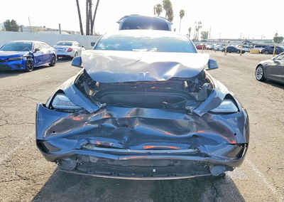 2023 Tesla Model Y, daño Frontal, Copart lote 64799176, foto 5 de 6