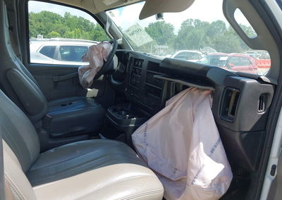 2024 Chevrolet Express Cargo Rwd 2500 Regular Wheelbase Wt, uszkodzenie: Przód, Iaai lot 45457869, zdjęcie 5 z 6
