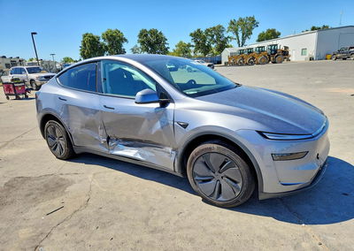2026 Tesla Model Y, daño Lateral, Copart lote 60520346, foto 4 de 6