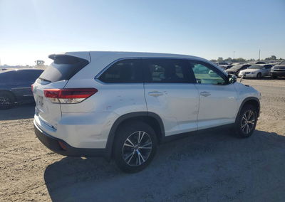 2019 Toyota Highlander Le, daño Frontal, Copart lote 63329726, foto 3 de 6