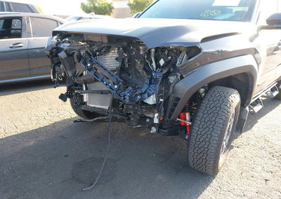 2026 Toyota Tacoma Trd Off Road, daño Frontal, Iaai lote 45874471, foto 6 de 22