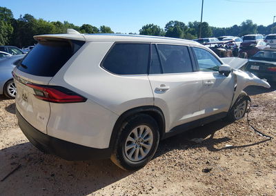 2024 Toyota Grand Highlander Xle, uszkodzenie: Przód, Iaai lot 45284923, zdjęcie 4 z 6