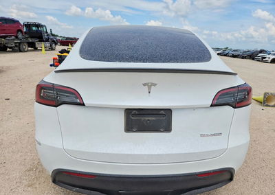 2024 Tesla Model Y, daño Frontal, Copart lote 55862656, foto 6 de 13