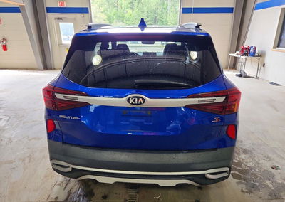 2021 Kia Seltos S, daño Frontal, Copart lote 63037636, foto 6 de 14