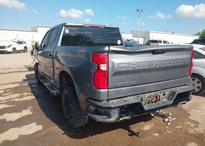 2021 Chevrolet Silverado 1500 4wd  Short Bed Lt Trail Boss, daño Left & Right Side, Iaai lote 45301346, foto 3 de 6