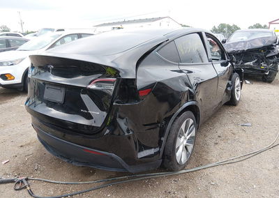 2020 Tesla Model Y Long Range Dual Motor All-wheel Drive, daño Lateral derecho, Iaai lote 45550484, foto 4 de 19