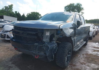 2021 Chevrolet Silverado 1500 4wd  Short Bed Lt Trail Boss, daño Left & Right Side, Iaai lote 45301346, foto 2 de 6