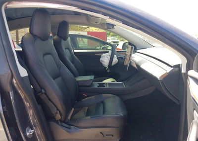 2023 Tesla Model Y, daño Frontal izquierdo, Iaai lote 45667652, foto 5 de 6