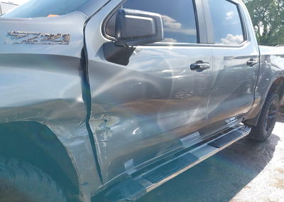 2021 Chevrolet Silverado 1500 4wd  Short Bed Lt Trail Boss, daño Left & Right Side, Iaai lote 45301346, foto 6 de 6