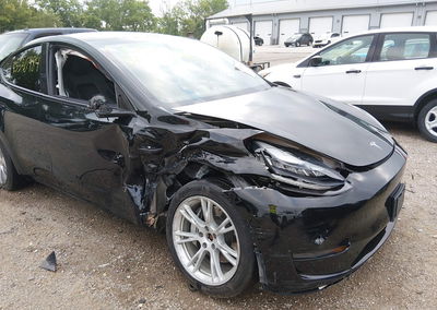 2020 Tesla Model Y Long Range Dual Motor All-wheel Drive, daño Lateral derecho, Iaai lote 45550484, foto 6 de 19