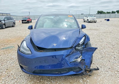 2023 Tesla Model Y, daño Frontal, Copart lote 56084546, foto 5 de 6