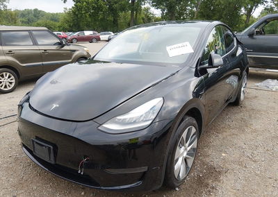 2020 Tesla Model Y Long Range Dual Motor All-wheel Drive, daño Lateral derecho, Iaai lote 45550484, foto 2 de 19