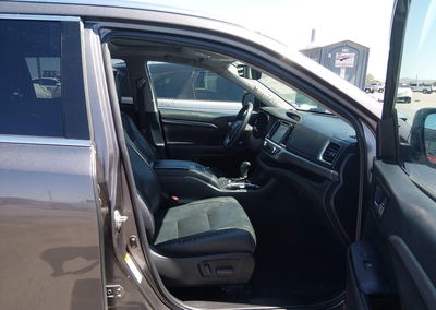 2019 Toyota Highlander Limited, daño Lateral izquierdo, Iaai lote 45458316, foto 5 de 6