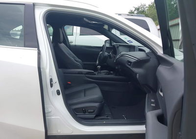 2022 Lexus Ux 200, daño Trasero, Iaai lote 45566365, foto 5 de 6
